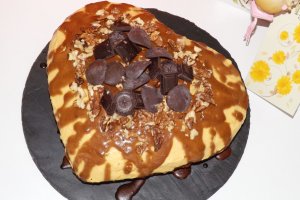 Tort cu ciocolata, nuci si crema de dovleac cu branza