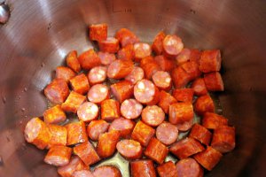 Varza calita cu carnati afumati - Savoare si gust intr-un preparat traditional