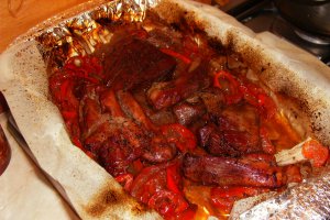 Friptură de curcan cu pere în vin roşu