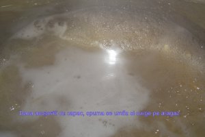 Spaghetti cu conserva din carne si sos de rosii cu usturoi