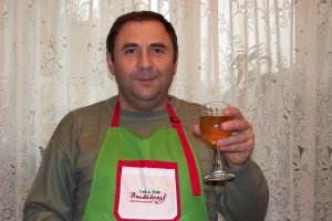 Spaghetti cu conserva din carne si sos de rosii cu usturoi
