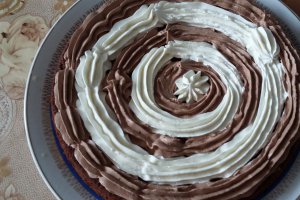 Tort Alb Negru (sau Tort Aniversar)