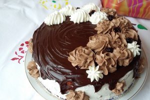 Tort Alb Negru (sau Tort Aniversar)