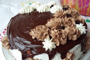 Tort Alb Negru (sau Tort Aniversar)