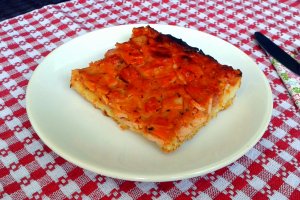 Pizza cu parizer, salam si branza