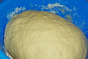 Gogosi pufoase cu unt, reteta delicioasa pentru un deliciu usor de preparat si savurat