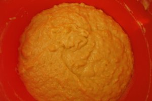 Savarine cu dulceata de zmeura