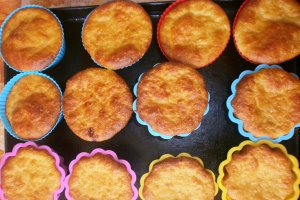 Savarine cu dulceata de zmeura
