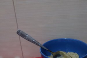 Tartine cu crema de avocado si ton