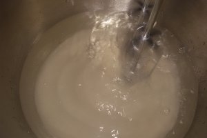 Negresa de post cu esenta de rom si stafide