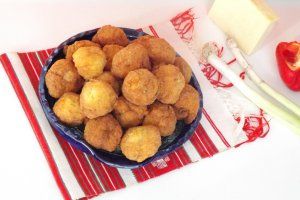 Bulete de branza cu cascaval si ceapa verde