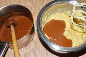 Tort cu crema caramel