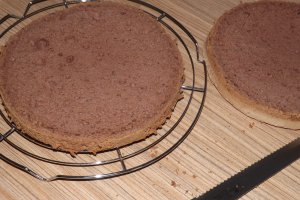 Tort cu crema caramel