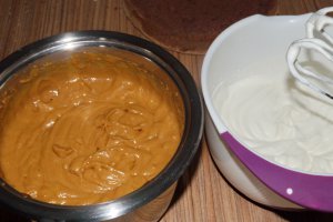 Tort cu crema caramel