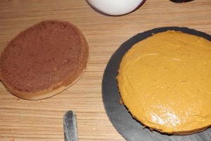 Tort cu crema caramel