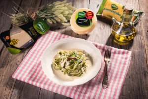 Tagliatelle con spinaci e quattro formaggi - Delaco