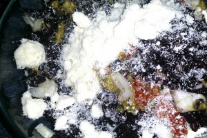 Chiftele de orez negru cu pesto si rosii uscate