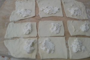 Pateuri cu branza si urda