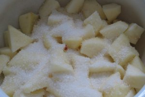 Chifle dulci cu mere si nuci