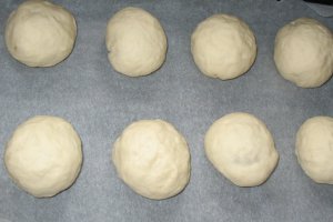 Chifle dulci cu mere si nuci