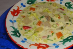 Supa de porc cu gulii , cartofi si salata verde