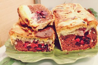 Chec bicolor cu fructe de padure