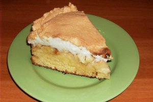 Tort cu nucă de cocos şi mere
