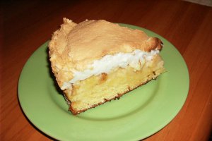 Tort cu nucă de cocos şi mere