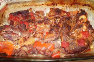 Carne de oaie cu legume la cuptor
