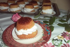Savarine din pesmet cu dulceata de zmeura