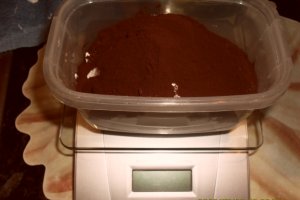 Tort cu frisca, capsuni si piure de castane