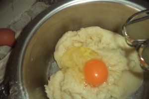 Choux a la creme cu dulceata de zmeura