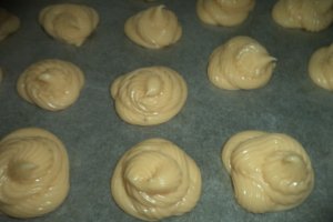 Choux a la creme cu dulceata de zmeura