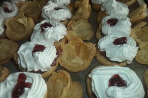 Choux a la creme cu dulceata de zmeura