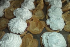 Choux a la creme cu dulceata de zmeura