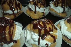 Choux a la creme cu dulceata de zmeura