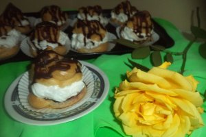 Choux a la creme cu dulceata de zmeura