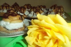 Choux a la creme cu dulceata de zmeura