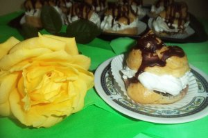 Choux a la creme cu dulceata de zmeura