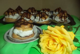 Choux a la creme cu dulceata de zmeura
