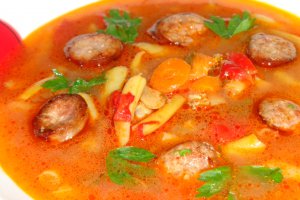 Ciorba de fasole verde cu carnat