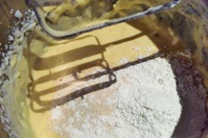 Briose aperitiv cu quinoa si somon afumat