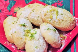 Biscuiti vanilati cu branza dulce si lamaie