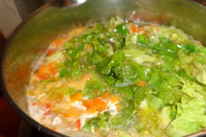 Supa de salata verde cu oua si iaurt