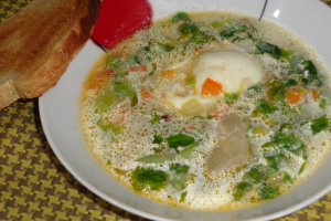 Supa de salata verde cu oua si iaurt