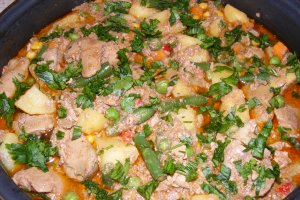 Tocană de ficaţei de pasăre cu legume