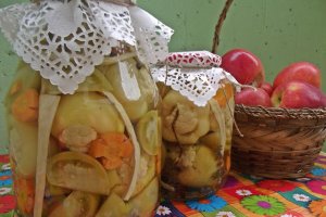 Murătură cu ardei semi-iuţi,conopidă şi gogonele