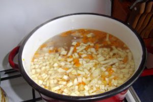 Ciorba de perisoare din carne de pui