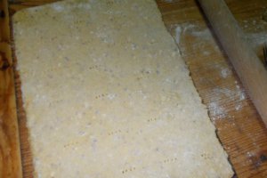 Desert prajitura cu foi de nuca si crema de smantana cu ricotta