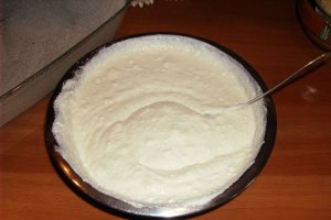 Budincă de orez cu brânză şi ananas